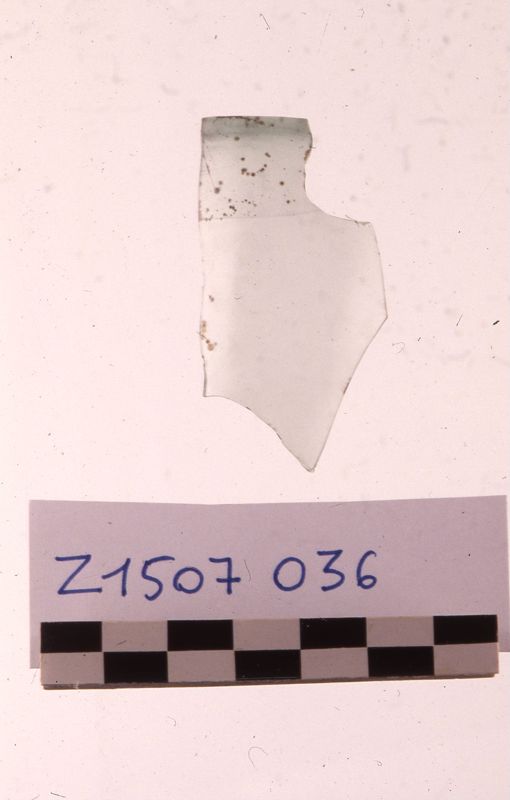 2 fragments de bouteille ou gros flacon
