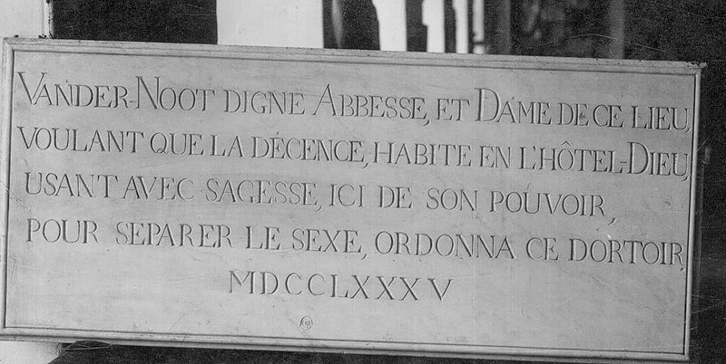 plaque commémorative / Musée communal d'Archéologie, d'Art et d'Histoire