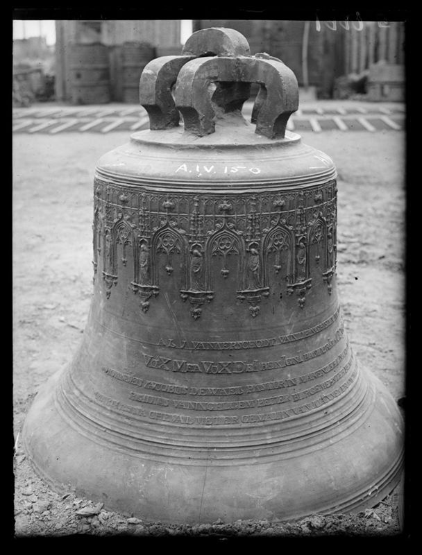 cloche d'église / Kerk Sint-Pietersbanden[Mazenzele]