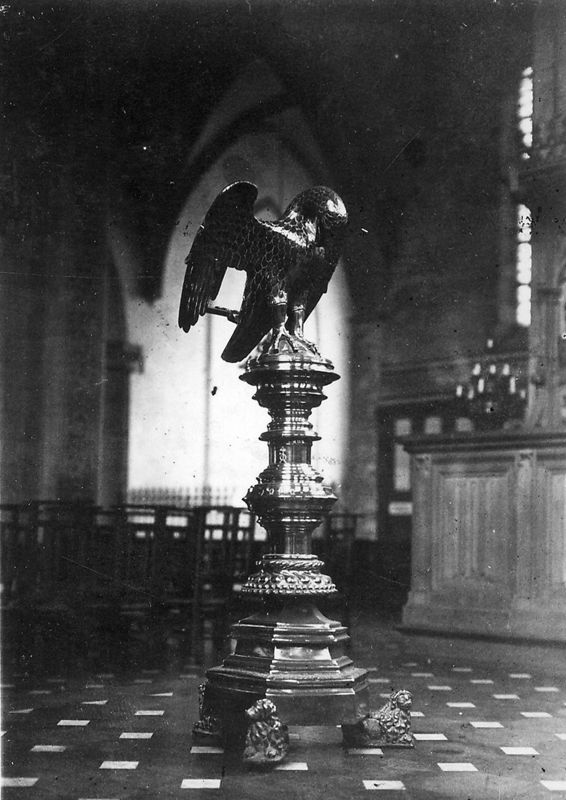 aigle-lutrin / Eglise Saint-Martin[Chièvres]