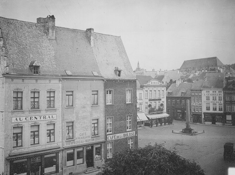Place de l'abreuvoir (où marché aux bestiaux)
