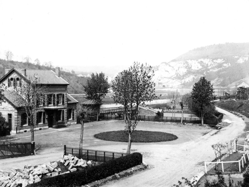Gare de Lustin
