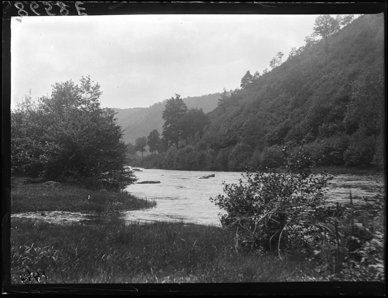 Vue prise en aval du village de Coo