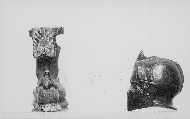 Vase à parfum en forme de tête casquée