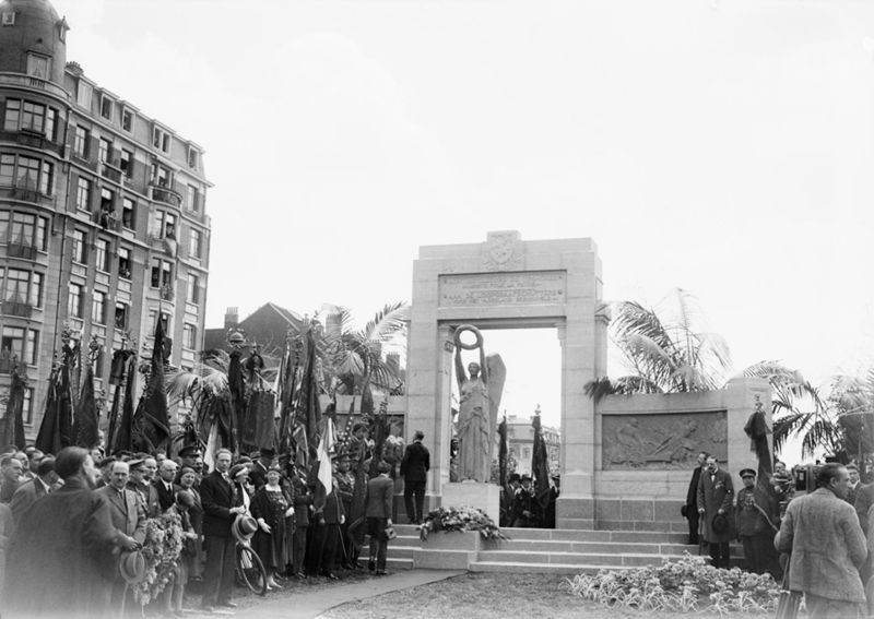 Inauguration du monument  "Artilleurs de Tranchée" à Etterbeek par le roi Leopold III