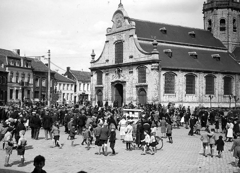 Apostelbrokken op Witte Donderdag te Rupelmonde