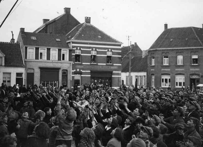 Apostelbrokken op Witte Donderdag te Rupelmonde