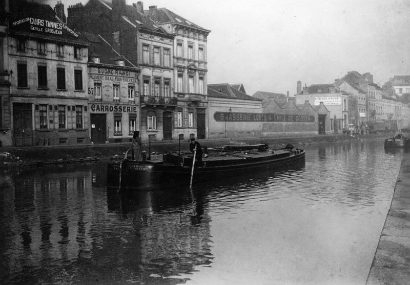 Canal Bruxelles-Charleroi à hauteur de la Porte de Ninove à Molenbeek-Saint-Jean