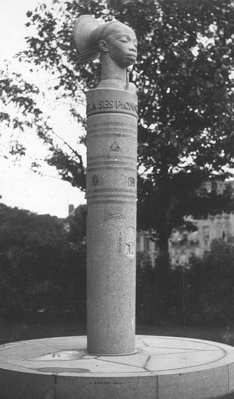 Monument en hommage aux " pionniers coloniaux "