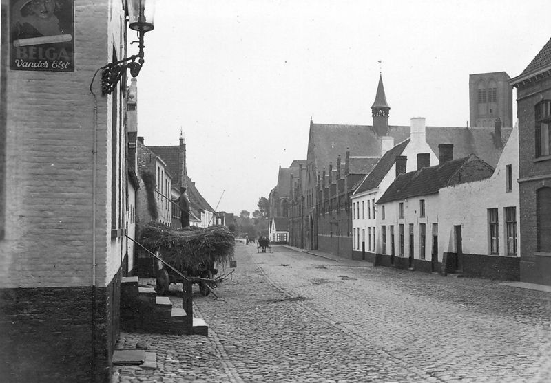 rue villageoise / Aspect[Damme]