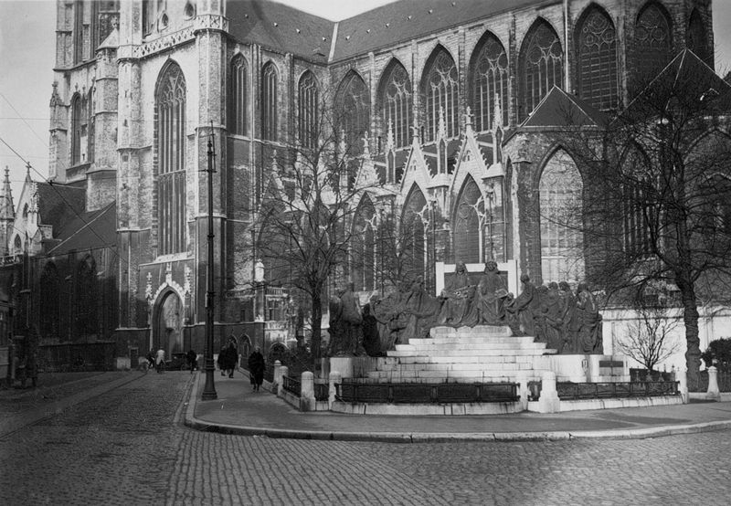 Monument ter ere van de gebroeders Jan en Hubert Van Eyck