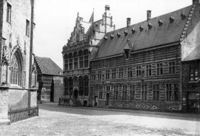 E024990