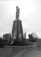 E025561