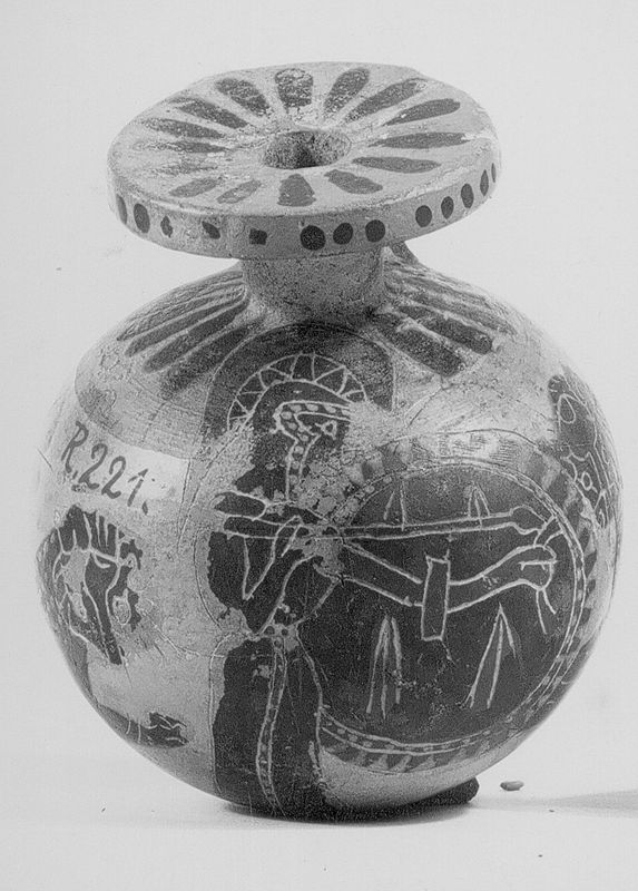 Aryballe à figures noires : Athéna promachos entre deux panthères