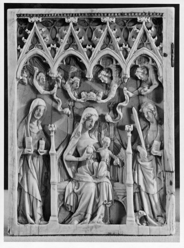 Feuillet de diptyque représentant la Vierge assise entre deux saintes