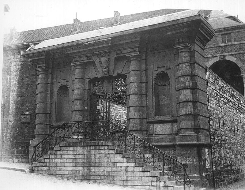 porche / Musée communal[Huy]