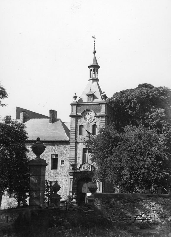 château fort / Château fort et musée d'art[Fondation van der Burch]