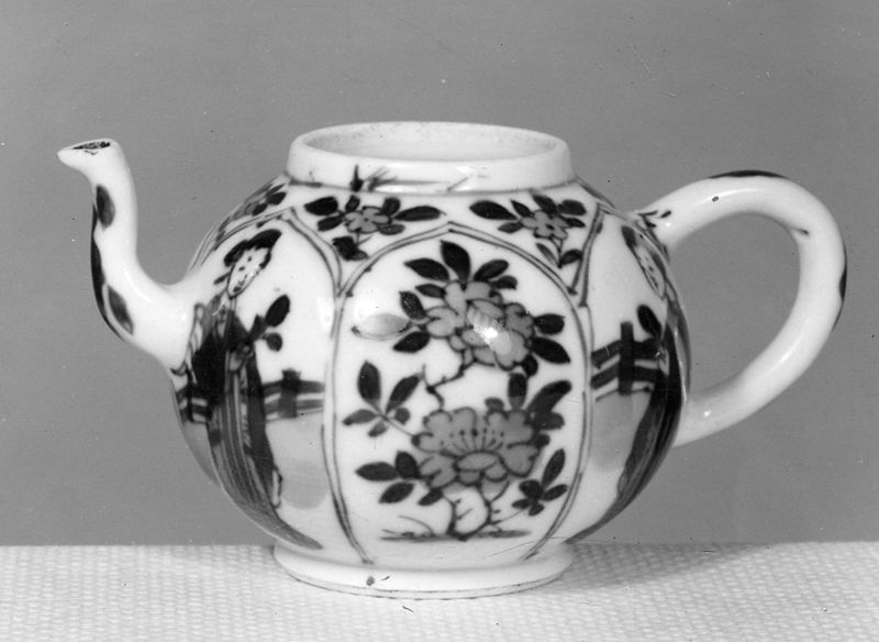 Miniatuur theepot zonder deksel