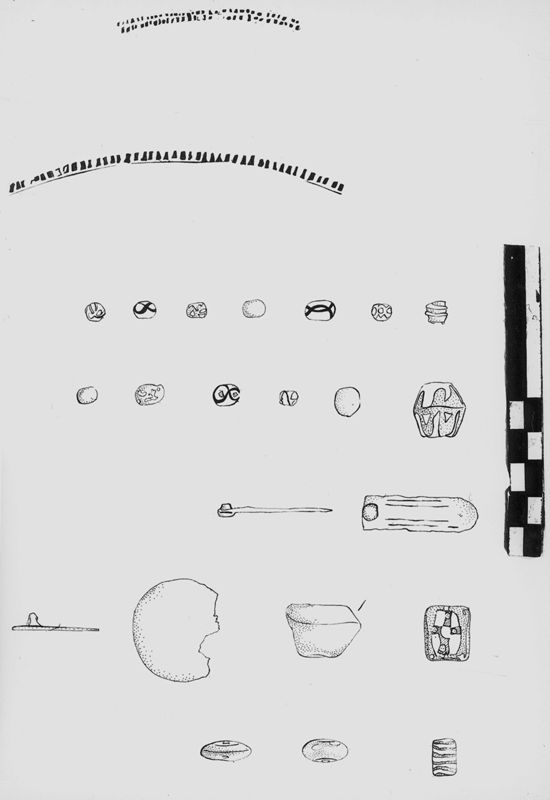 Objets divers : perles, fibules ...