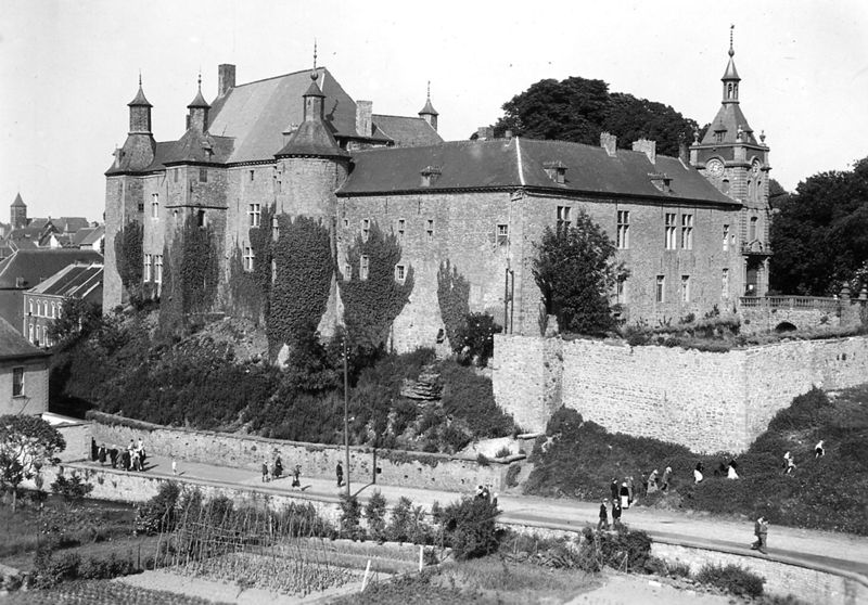 château fort / Château fort et musée d'art[Fondation van der Burch]