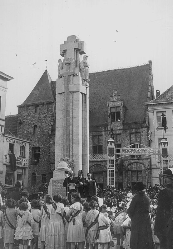 monument aux morts de la guerre / Bouwwerk[Oudenaarde]