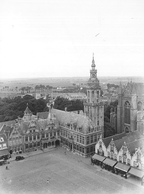 Stadhuis, voormalige conciërgerie van het Landhuis