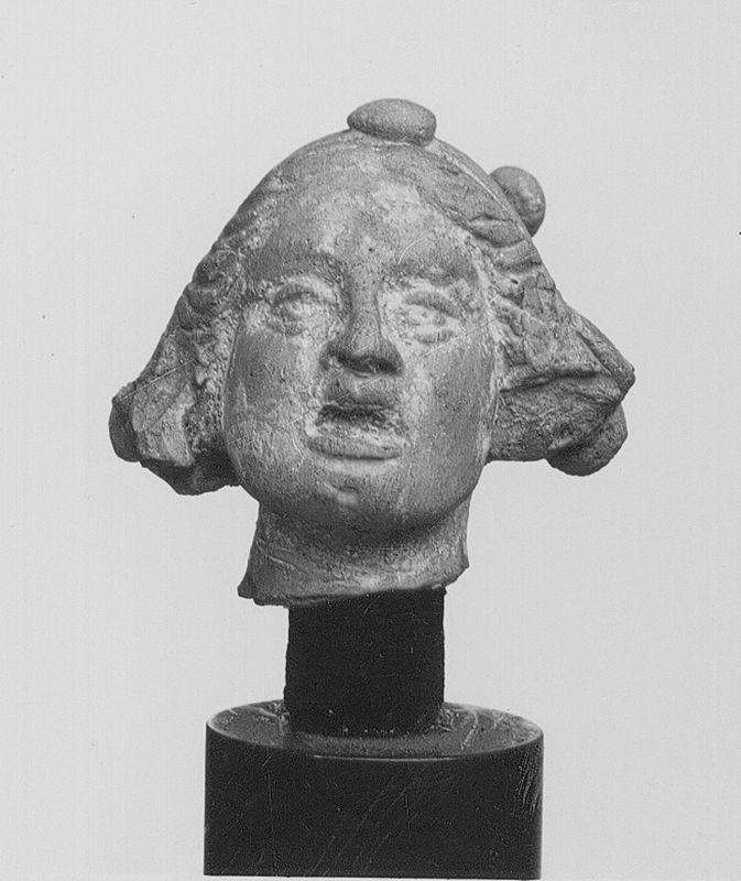 Tête féminine