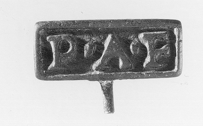 Cachet rectangulaire avec anneau et l'inscription PAF