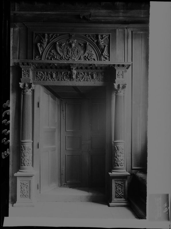 Stadhuis, voormalige conciërgerie van het Landhuis