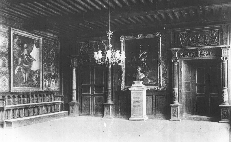 Stadhuis, voormalige conciërgerie van het Landhuis