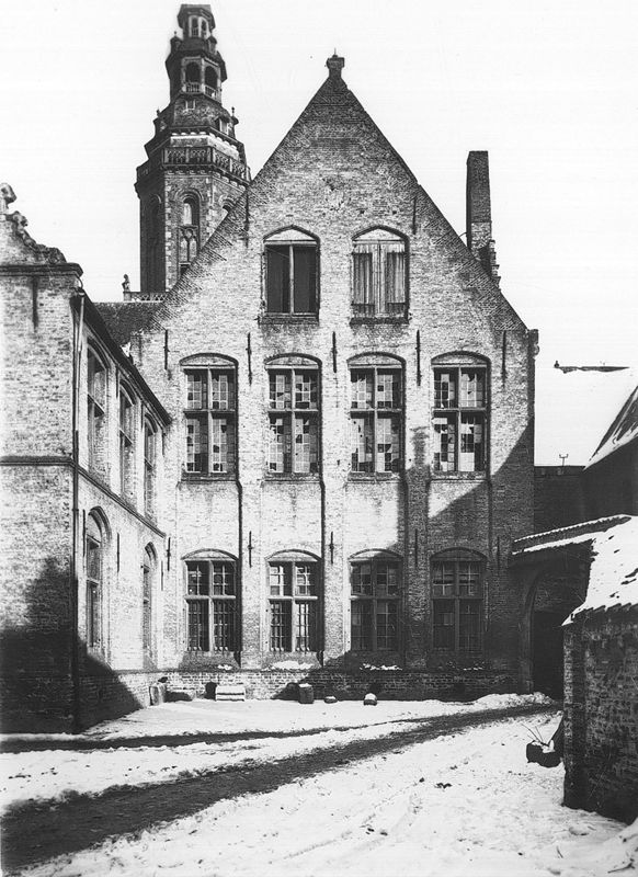 Stadhuis, voormalige conciërgerie van het Landhuis