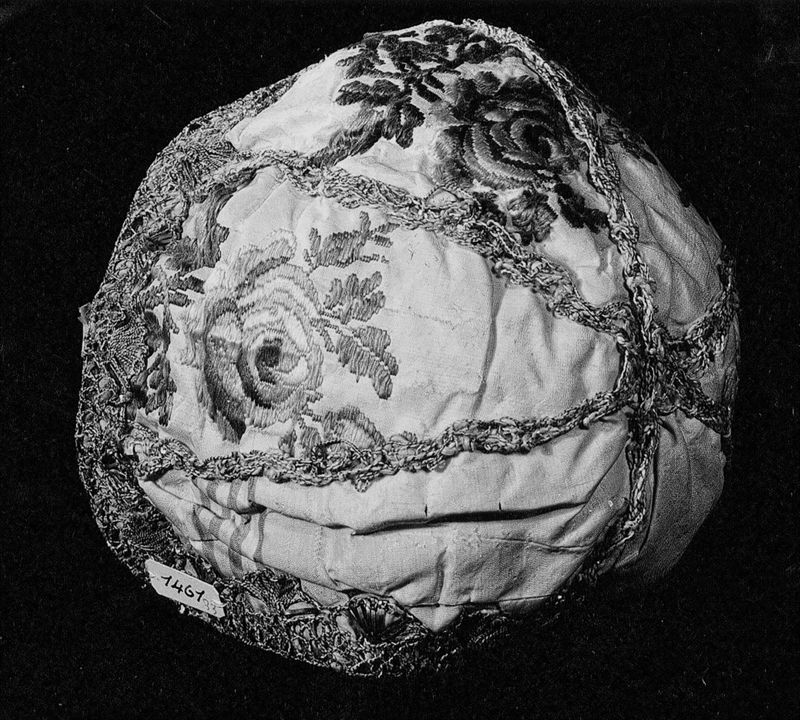 bonnet[couvre-chef] / Musées Royaux d'Art et d'Histoire