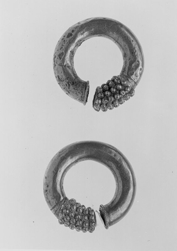 boucles d'oreilles / Musées Royaux d'Art et d'Histoire