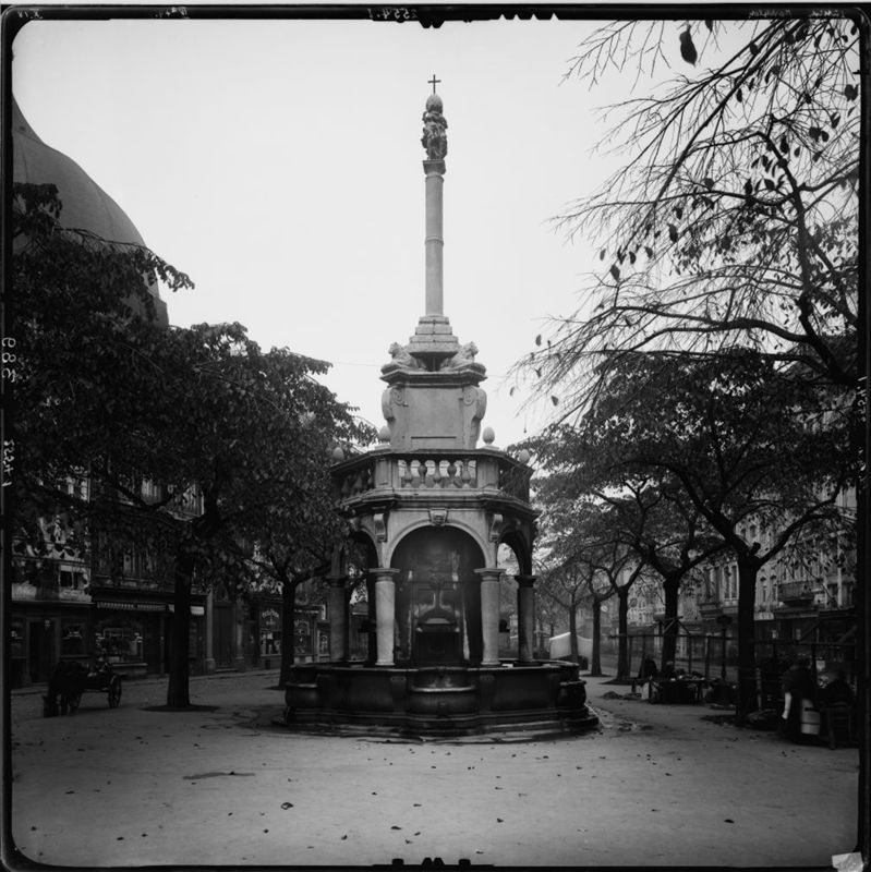 perron[monument][f] / Perron[Liège]