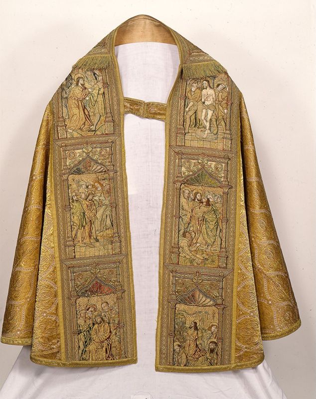Kerstgewaad met Christus aan het kruis