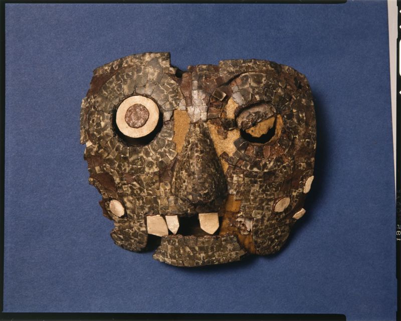 Masque mixtèque en bois, turquoise et coquille animale