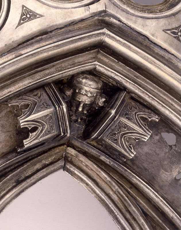 châsse de Sainte-Gertrude : Détails du pignon avec le Christ trônant (PC)
