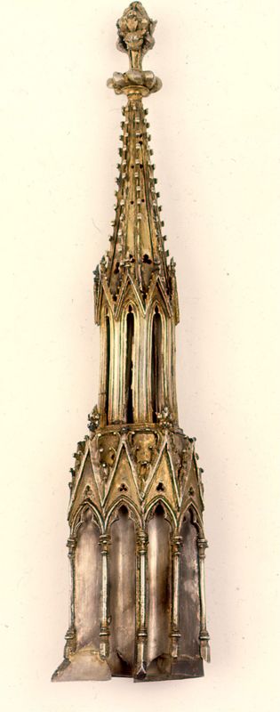 châsse de Sainte-Gertrude : Détails du pignon de la Vierge à l'Enfant (PV)