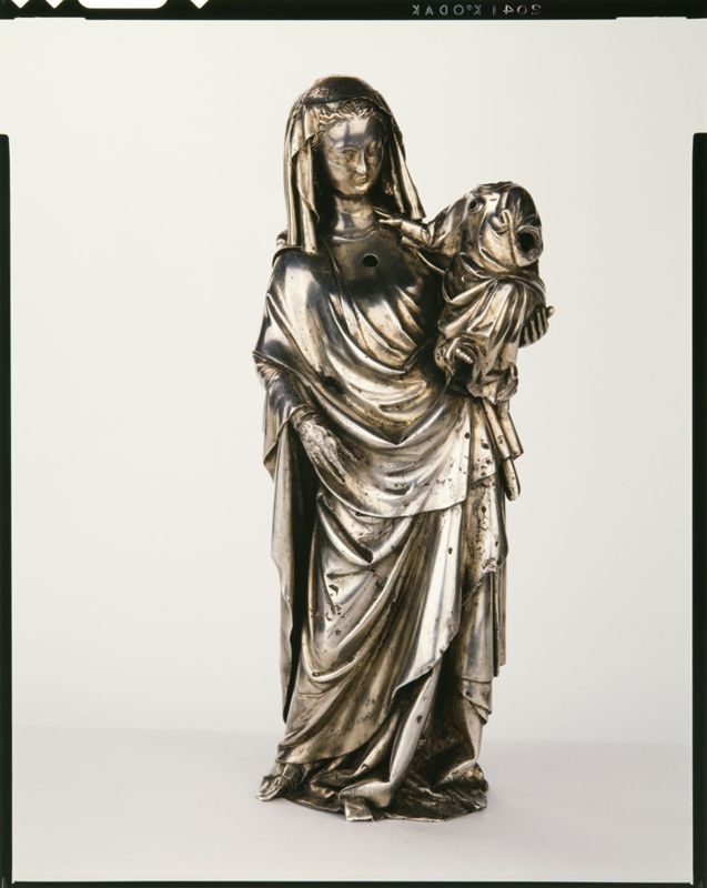 châsse de Sainte-Gertrude : Détails du pignon de la Vierge à l'Enfant (PV)