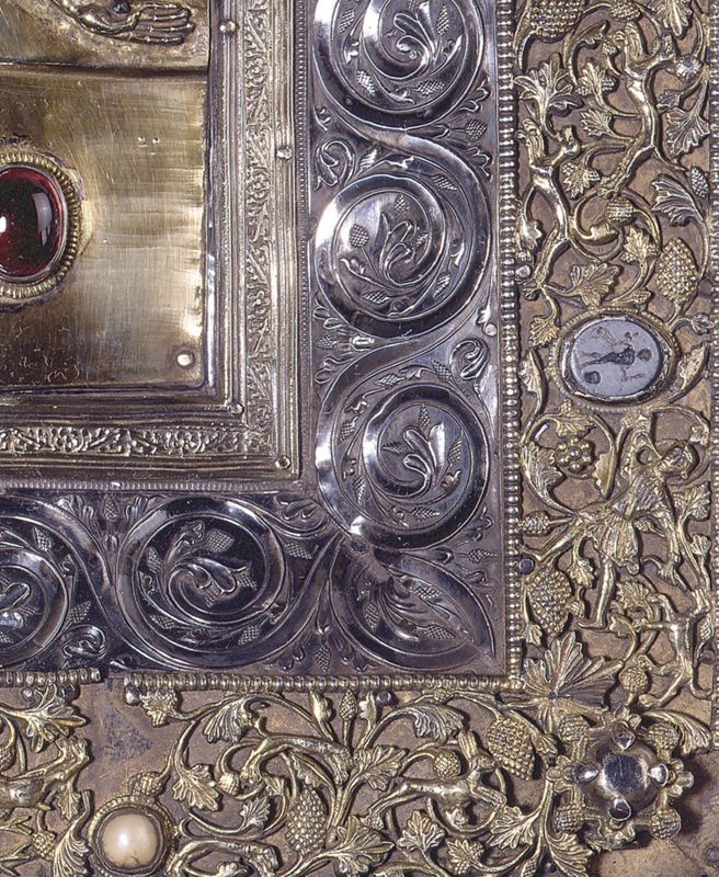 Deux plats de l'évangéliaire d'Oignies : Calvaire et Christ en majesté
