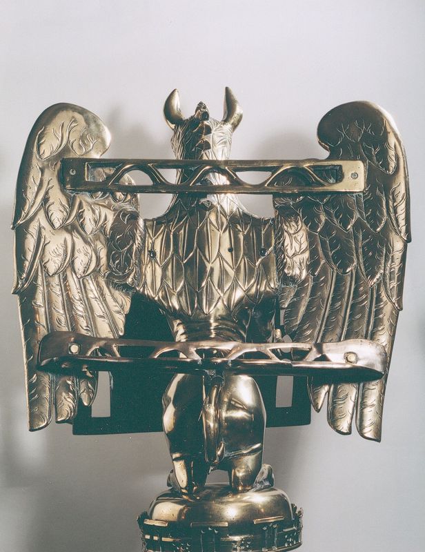 Griffon-lutrin à 2 chandeliers et 2 lutrins