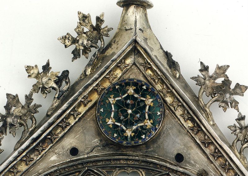 châsse de Sainte-Gertrude : Détails du pignon de la Vierge à l'Enfant (PV)