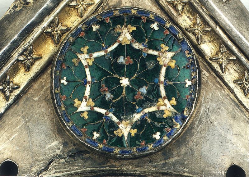châsse de Sainte-Gertrude : Détails du pignon de la Vierge à l'Enfant (PV)
