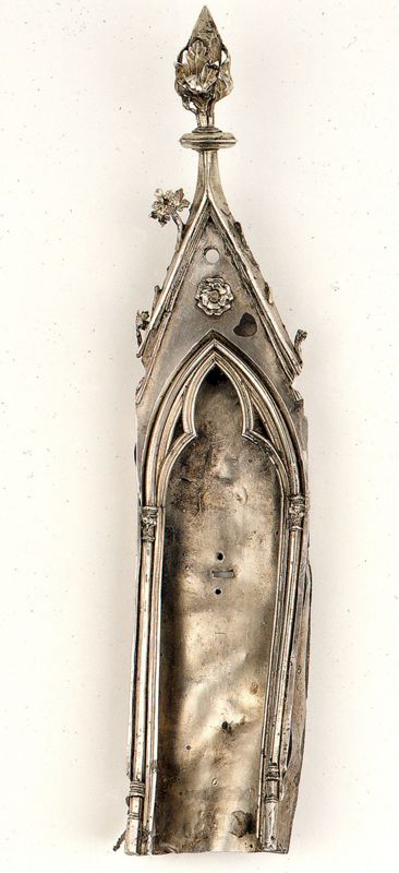 châsse de Sainte-Gertrude : Détails du pignon de la Vierge à l'Enfant (PV)