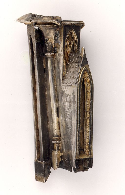 châsse de Sainte-Gertrude : Détails du pignon de la Vierge à l'Enfant (PV)