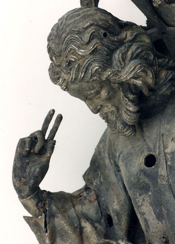châsse de Sainte-Gertrude : Détails du pignon avec le Christ trônant (PC)