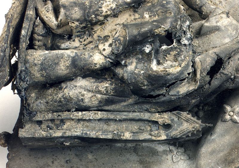 châsse de Sainte-Gertrude : Détails du pignon avec le Christ trônant (PC)