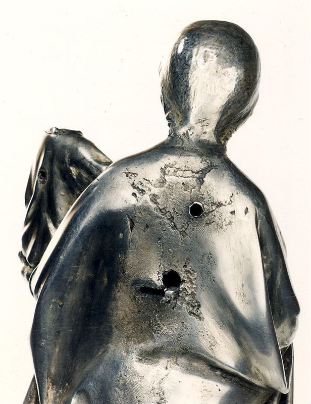 châsse de Sainte-Gertrude : Détails du pignon de la Vierge à l'Enfant (PV)