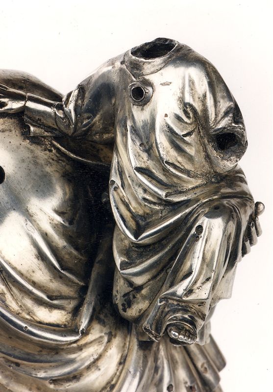châsse de Sainte-Gertrude : Détails du pignon de la Vierge à l'Enfant (PV)
