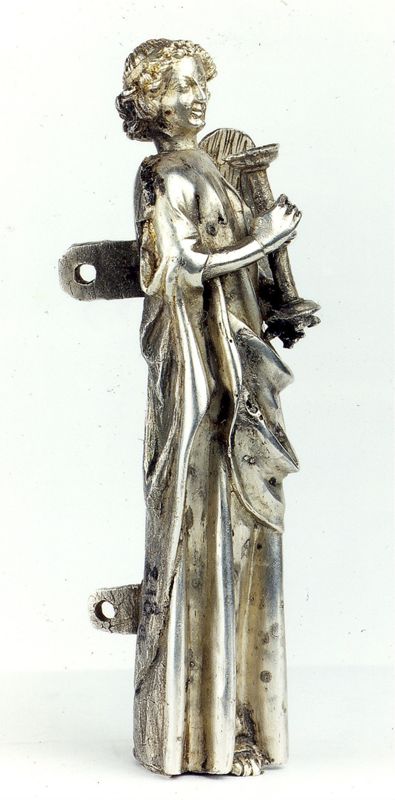 châsse de Sainte-Gertrude : Détails du pignon avec le Christ trônant (PC)